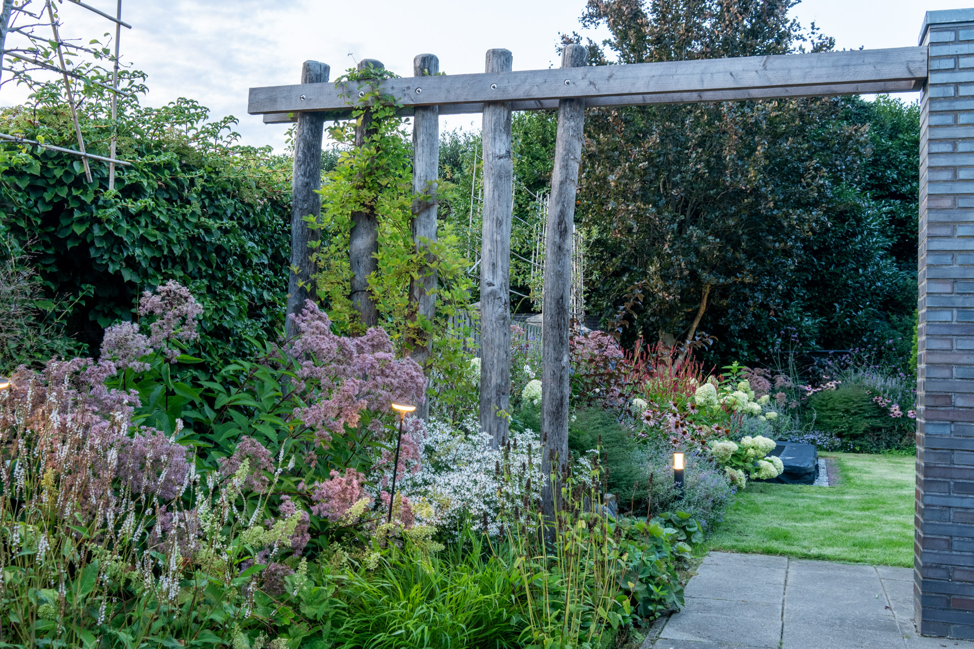 Natuurlijke pergola robinia palen